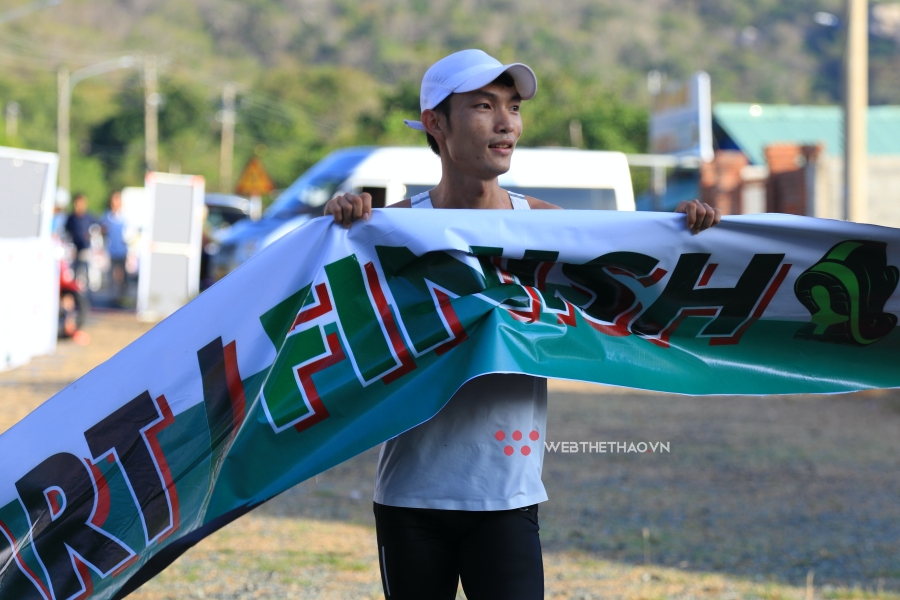 Minh Đạm Discovery Marathon 2021: 2 VĐV tham dự SEA Games dễ dàng thống trị đường đua