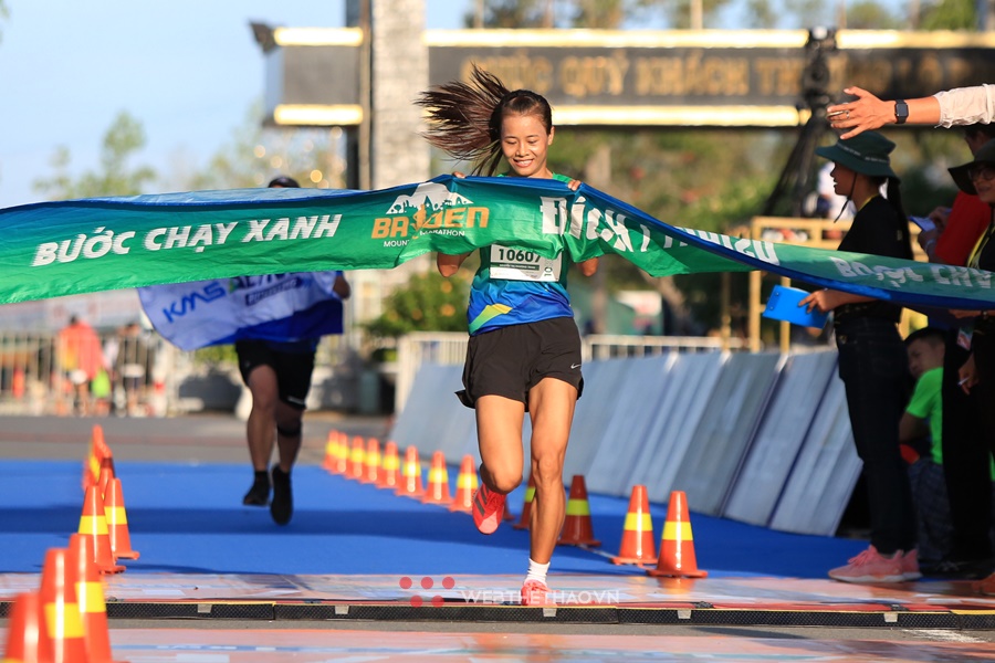 Tuyển thủ SEA Games “chạy sô giải” dày đặc vẫn đăng quang BaDen Mountain Marathon