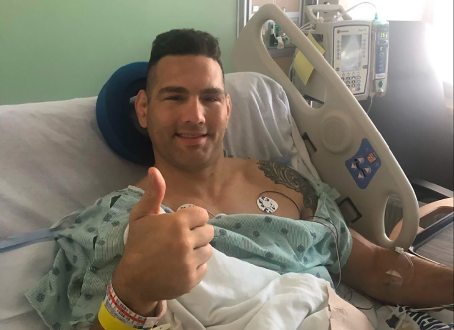 Chris Weidman cập nhật tình hình sau chấn thương: Có thể đi lại sau 8 tuần