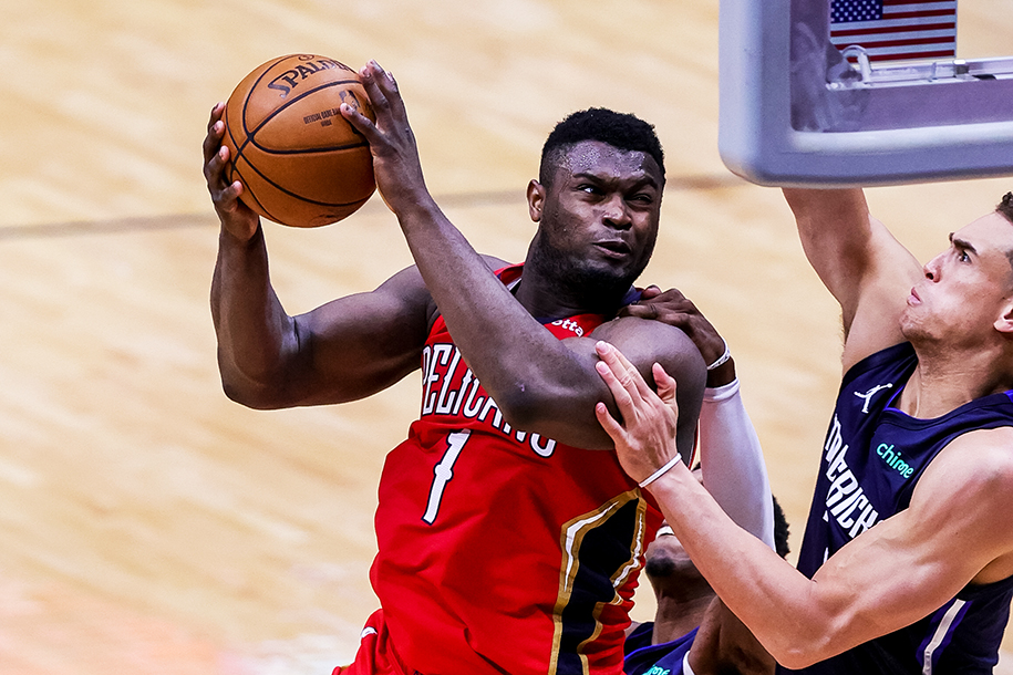 Pha bóng gây tranh cãi khiến Pelicans thua đau: Jokic block hay phạm lỗi Zion?