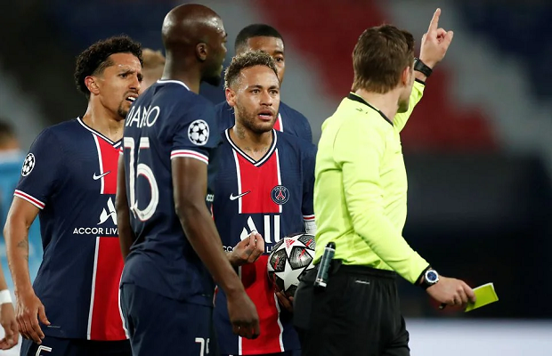 Neymar và Mbappe nổi giận khi De Bruyne thoát thẻ đỏ