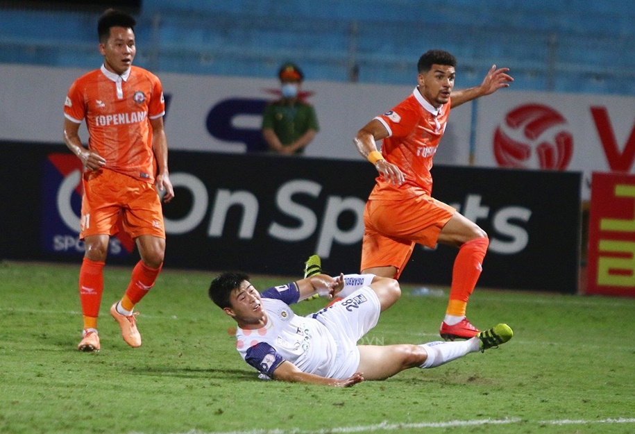 Phòng dịch COVID-19, V.League nói “không” với khán giả