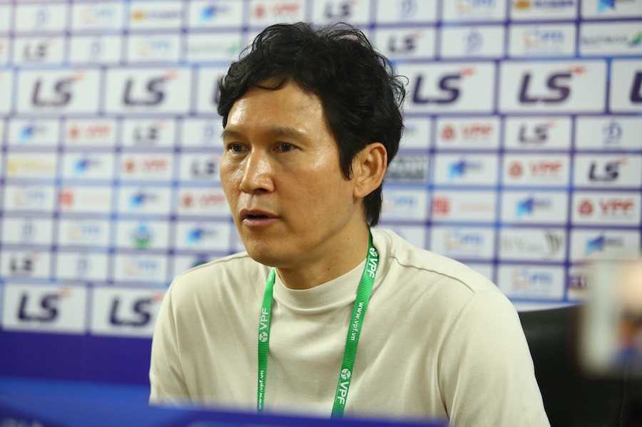 Thắng trận đầu tiên, ông Park vẫn chưa hài lòng với Hà Nội FC