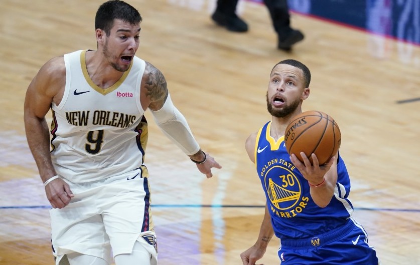 Curry lại dội mưa 3 điểm khiến nỗ lực của Zion bất thành