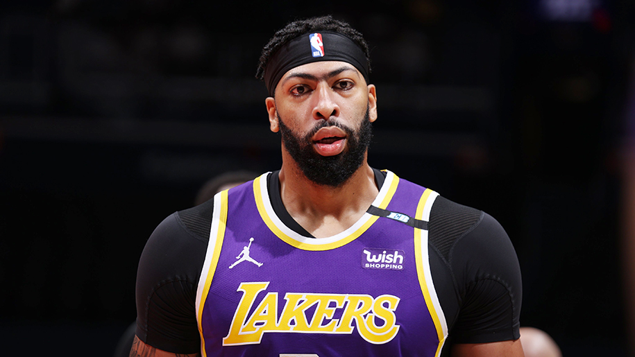 Sau LeBron James, đến lượt Anthony Davis chấn thương khiến CĐV Lakers cực kỳ lo lắng