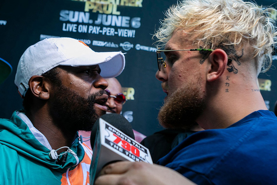 Team Mayweather tấn công Jake Paul giữa buổi họp báo trận đấu Logan Paul