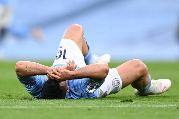 CĐV Chelsea chế giễu Aguero bằng quả phạt đền Panenka của Hazard