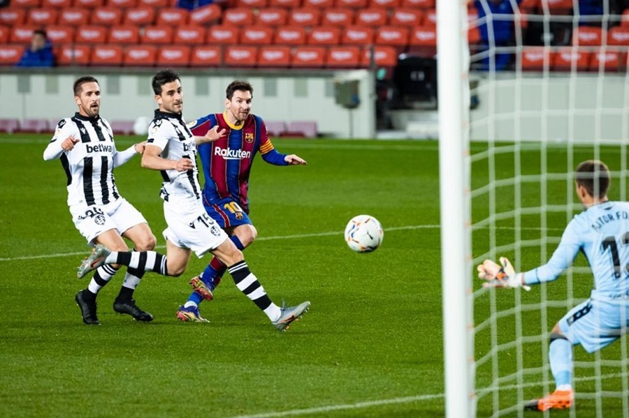 Messi là cơn ác mộng cho Levante khi gặp Barca