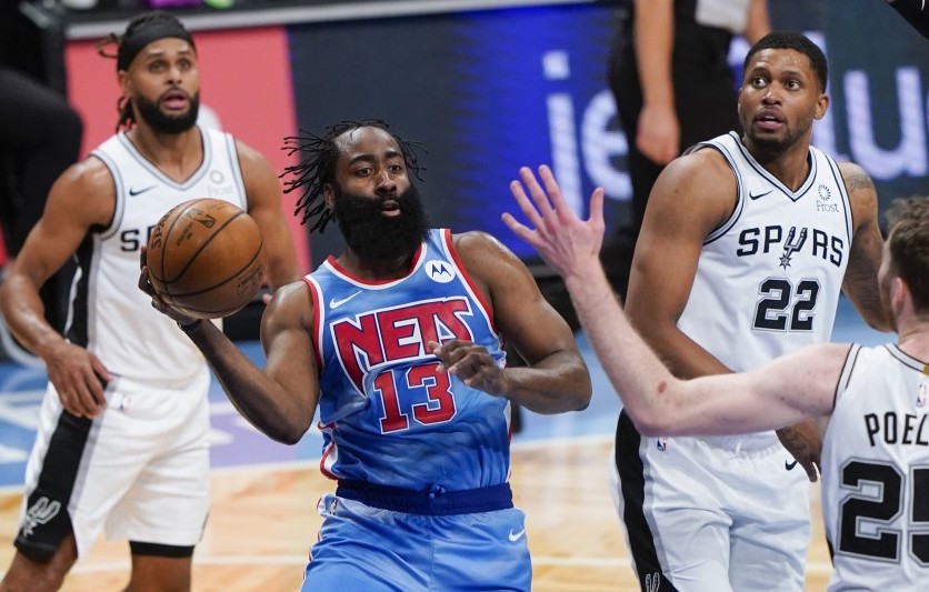 Thiếu Irving vì chiếc cùi chỏ, Nets đón chào màn trở lại ấn tượng của Harden
