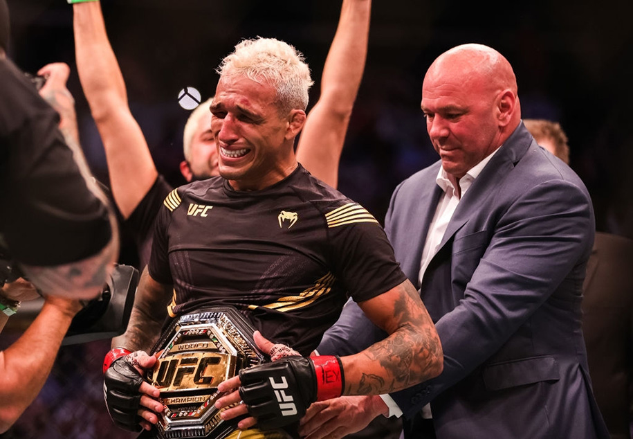 Charles Oliveira cùng 3 võ sĩ chiếm trọn 75 ngàn đô tiền thưởng phụ UFC 262