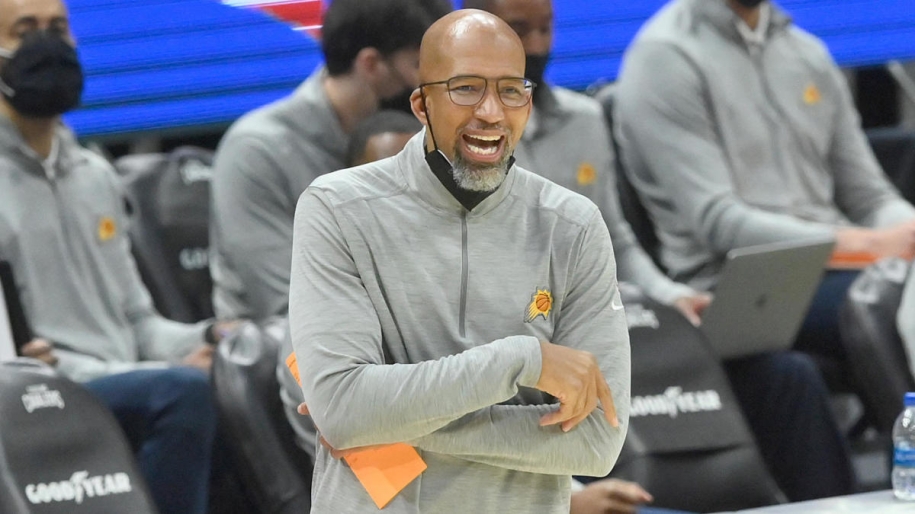 Thuyền trưởng Phoenix Suns được đồng nghiệp công nhận là HLV hay nhất NBA