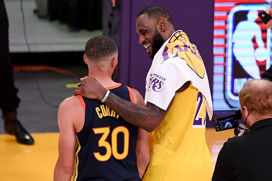 Nhìn cú ném của LeBron sáng nay, Stephen Curry hồi tưởng ký ức buồn từ NBA Finals 2016