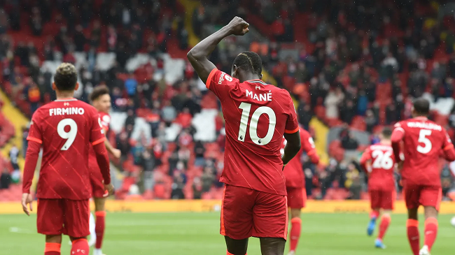 Mane giúp Liverpool vào Top 4 sau khi sánh ngang Van Persie