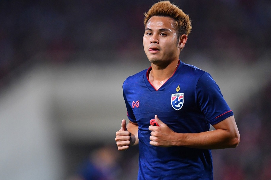 Theerathon có vi phạm quy định của FIFA khi từ chối khoác áo ĐT Thái Lan?