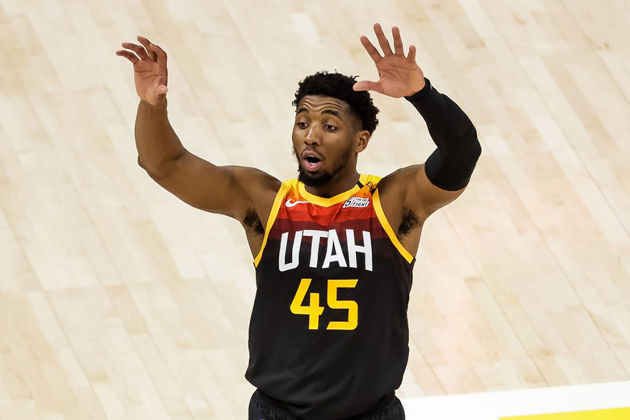 Bất lực nhìn Utah Jazz thua Game 1, Donovan Mitchell nổi cáu vì bị gạch tên vào phút chót