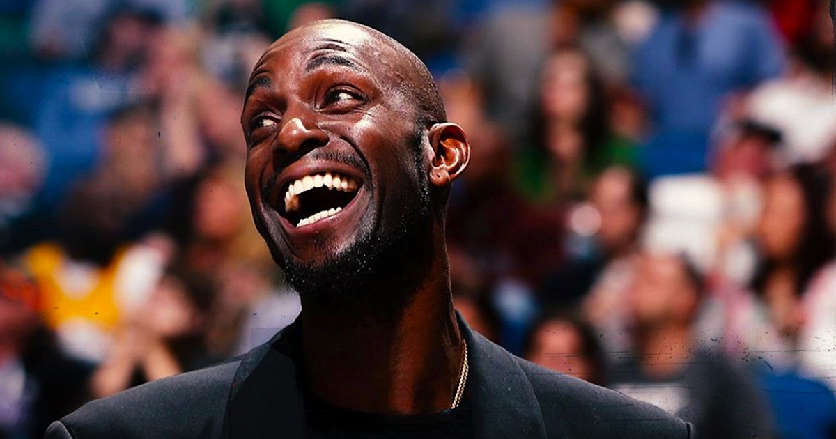 Kevin Garnett kể chuyện bà ngoại cầm súng ngăn cháu vào Đại học