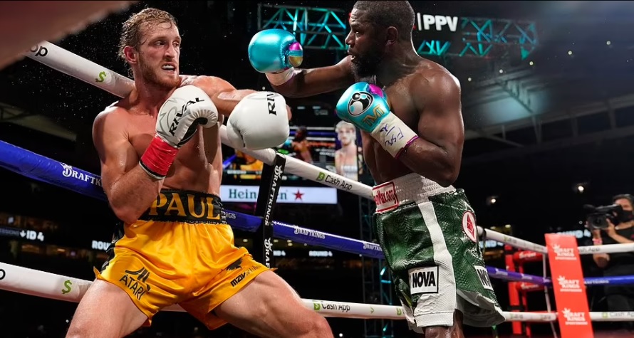 Floyd Mayweather thừa nhận "bị choáng" trước Logan Paul?