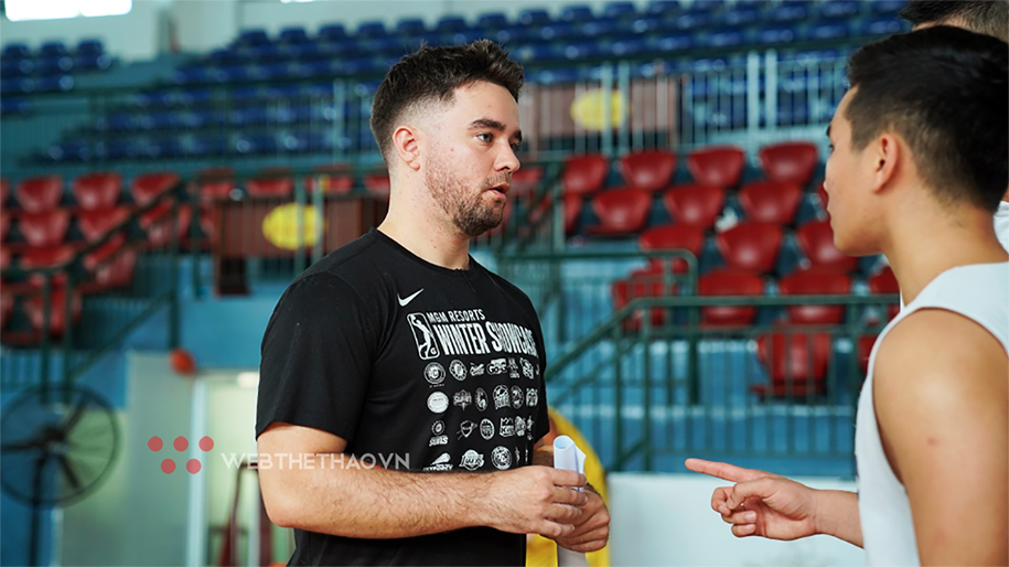 HLV Ryan Marchand cập bến đội bóng mới sau khi chia tay VBA, đối đầu HLV cũ của Saigon Heat