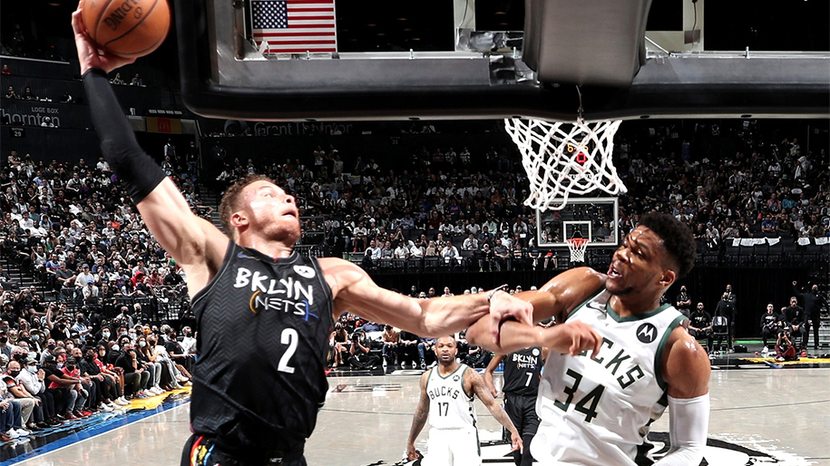 Xem ngay: Blake Griffin hồi sinh, poster dunk trên đầu Giannis Antetokounmpo