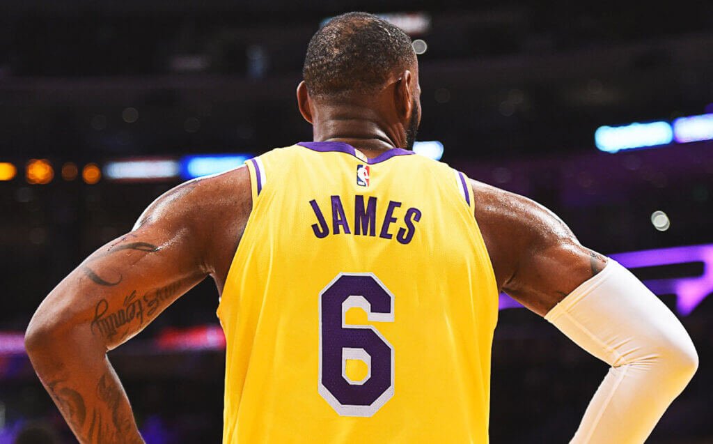 Nóng: LeBron James sẽ đổi số áo, quyết theo đuổi con số ưa thích từ thời Miami Heat Nóng: LeBron James sẽ đổi số áo, quyết theo đuổi con số ưa thích từ thời Miami Heat