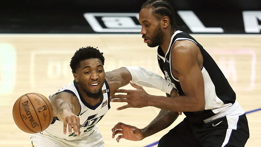 Lật cổ chân 2 lần trong hai trận liên tiếp, Donovan Mitchell khiến CĐV Jazz lo sợ