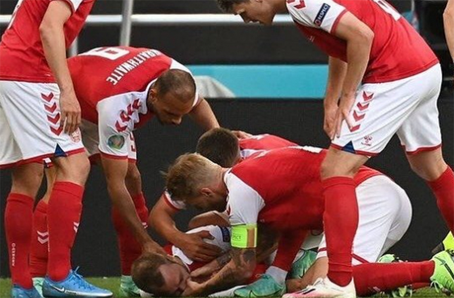 Đúng và sai trong cách xử lý của Simon Kjaer cho Eriksen