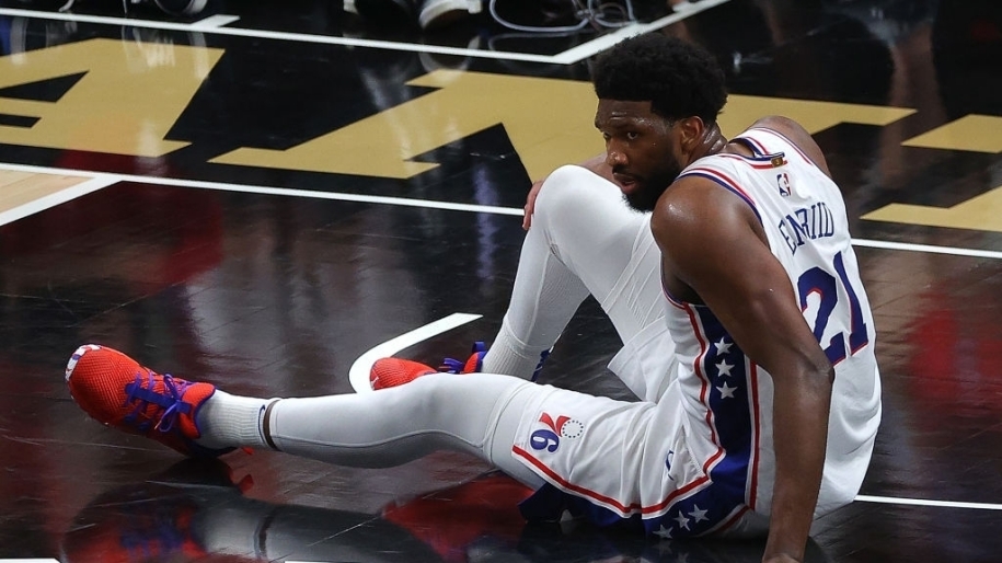 Joel Embiid thừa nhận chấn thương đầu gối sau khi ném hụt 12 lần liên tiếp