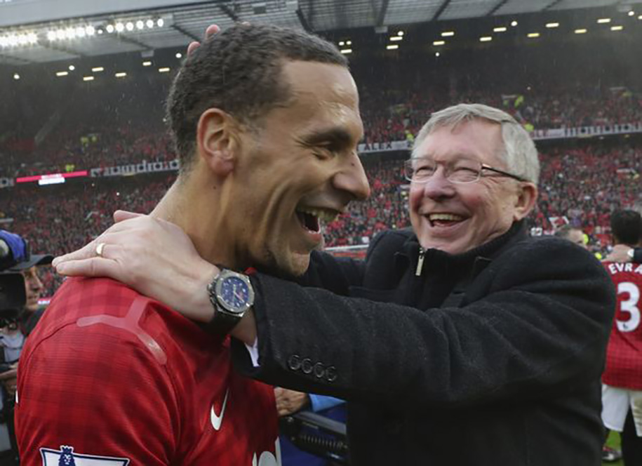 Rio Ferdinand châm biếm Sir Alex Ferguson sau thất bại của Scotland