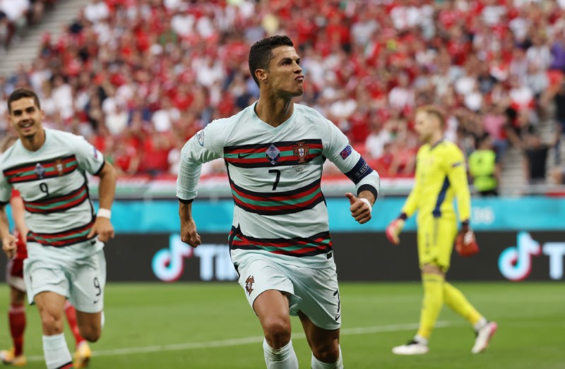 Đội h&igrave;nh ra s&acirc;n Bồ Đ&agrave;o Nha vs Đức: CR7 so t&agrave;i với Gnabry
