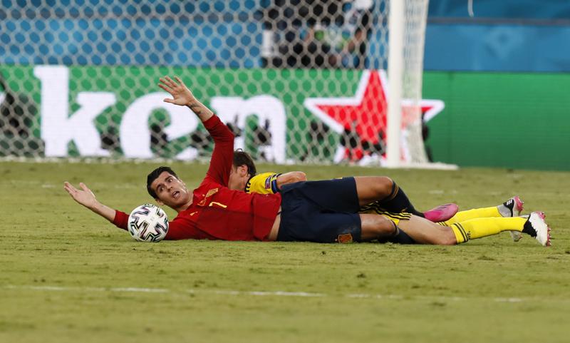 HLV Enrique xác nhận số phận "chân gỗ" Morata trước trận TBN - Ba Lan