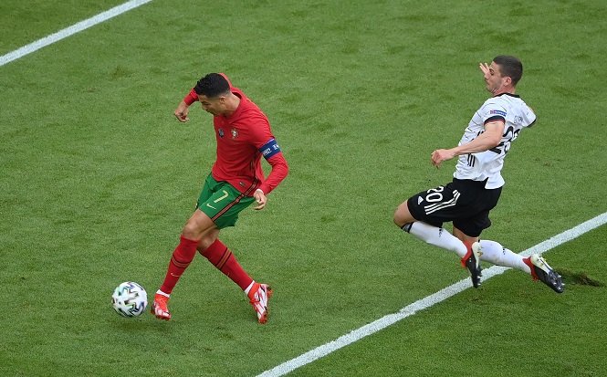 Ronaldo ghi bàn với lưới Đức với tốc độ như tuổi đôi mươi Ronaldo ghi bàn với lưới Đức với tốc độ như tuổi đôi mươi