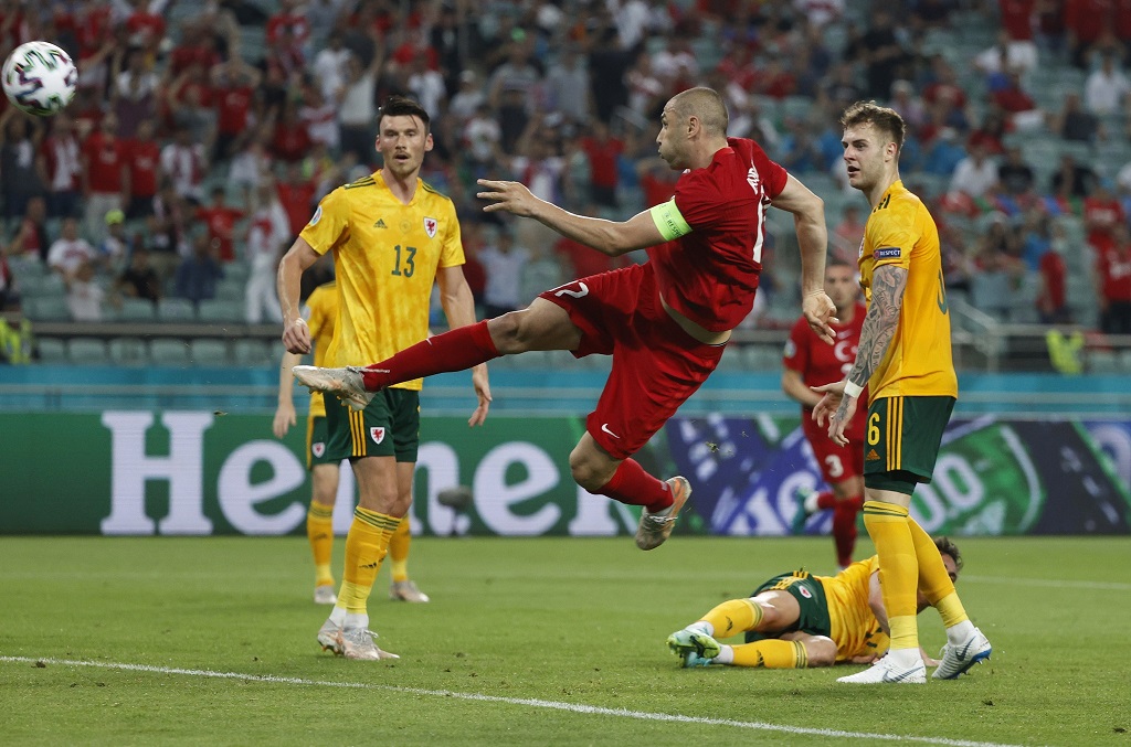 Đội h&igrave;nh ra s&acirc;n Thụy Sỹ vs Thổ Nhĩ Kỳ: Calhanoglu đấu Shaqiri