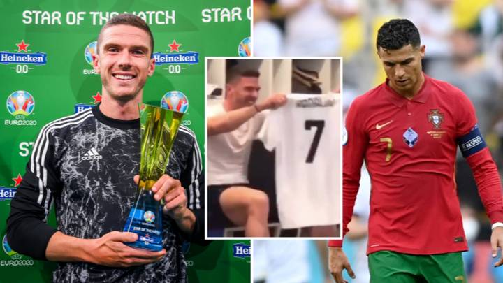 Cầu thủ hay nhất trận Robin Gosens "trả đũa" Ronaldo vụ đổi áo