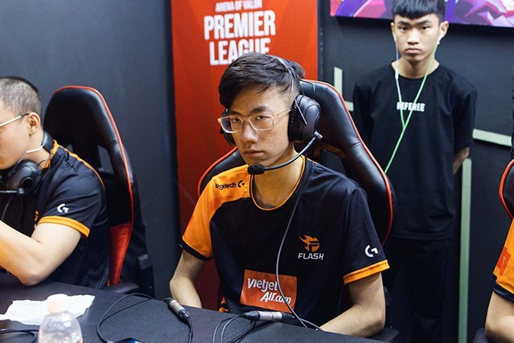 Elly đầu quân cho đội hình Team Flash Tốc Chiến