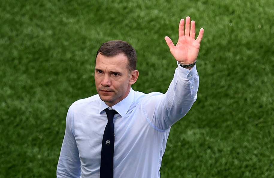 Shevchenko gh&eacute;t &yacute; tưởng h&ograve;a &Aacute;o