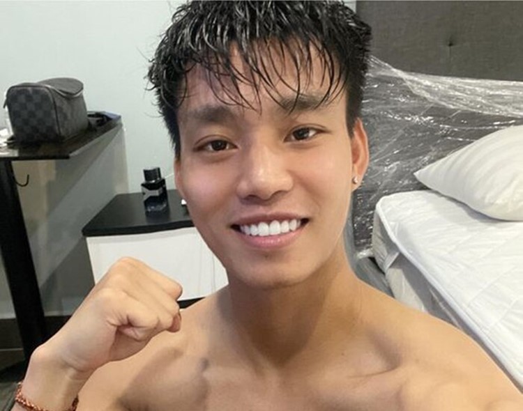 Tuyển Việt Nam lộ "body" 6 múi khi luyện thể lực trong khu cách ly