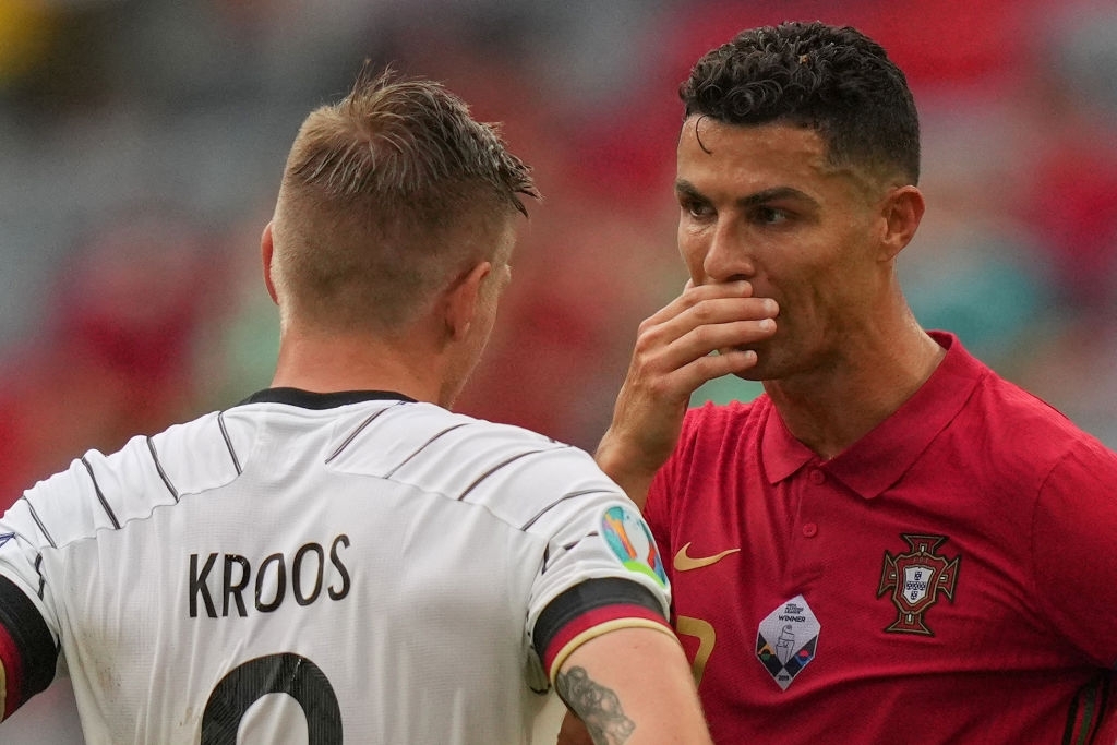 Toni Kroos tiết lộ nội dung cuộc trò chuyện gây sốt MXH với Ronaldo