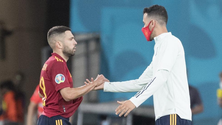 Đội h&igrave;nh ra s&acirc;n Slovakia vs T&acirc;y Ban Nha: Busquets đ&aacute; ch&iacute;nh