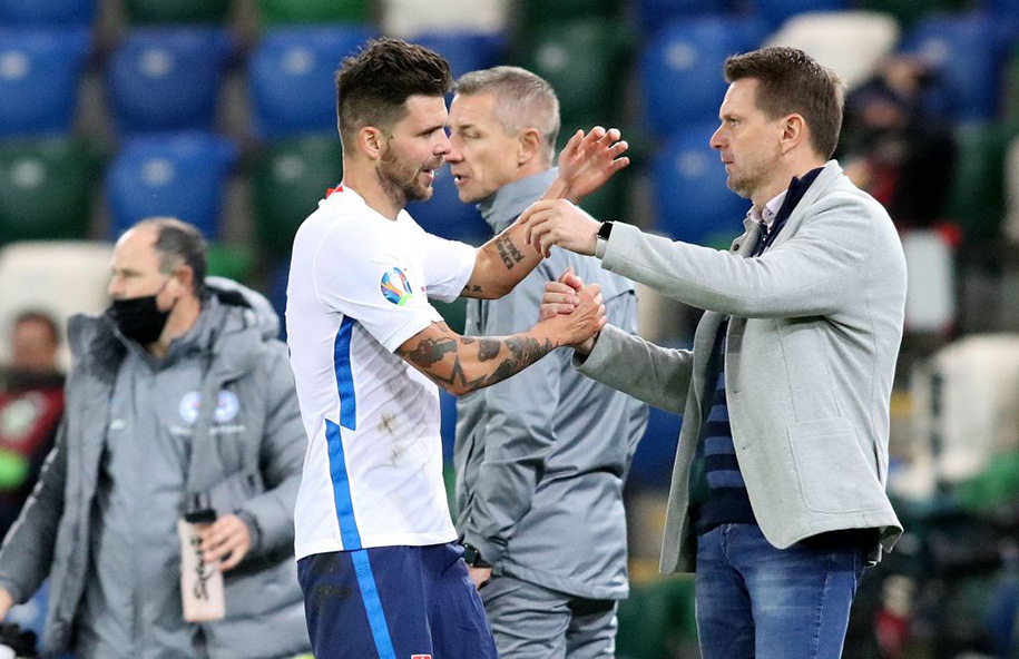 Slovakia cầu mong may mắn trước Tây Ban Nha