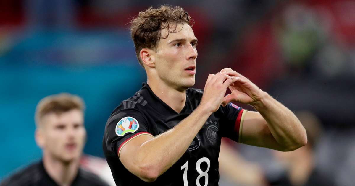 Người hùng tuyển Đức Leon Goretzka: Gặp được Gulacsi là "ngon"!