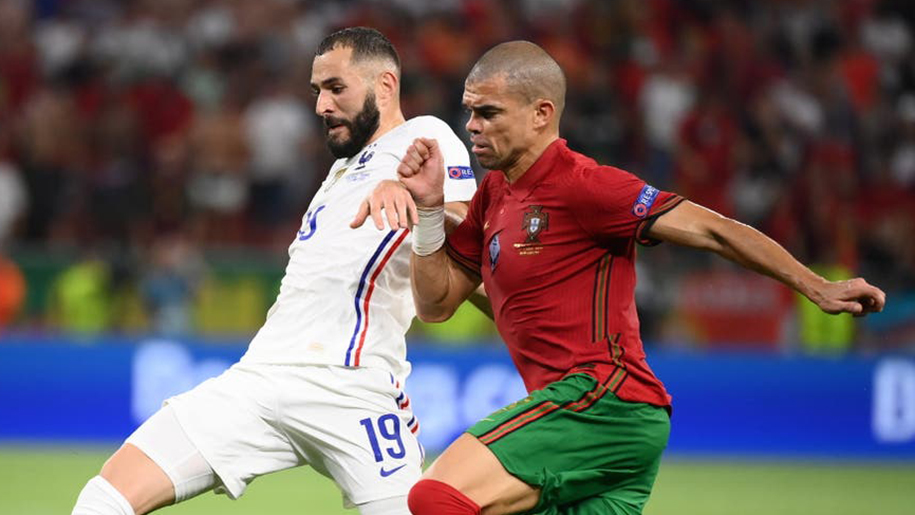 Phớt lờ Pepe, thủ môn BĐN bỏ lỡ cơ hội cản phá cú sút 11m của Benzema