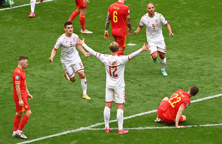 Đan Mạch thăng hoa tại EURO 2021 bằng vũ kh&iacute; s&uacute;t xa