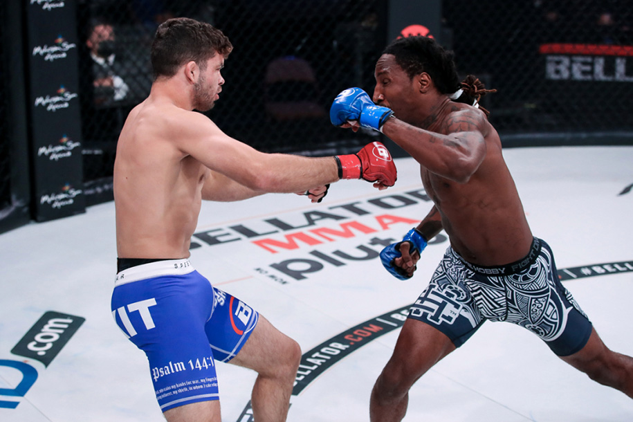 Tân binh Corey Samuels gây sốc với cú knockout 10 giây tại Bellator 261