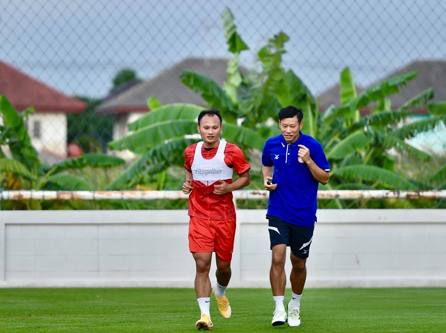 Gặp vấn đề thể lực, Trọng Hoàng và Quế Ngọc Hải vắng mặt ở AFC Champions League