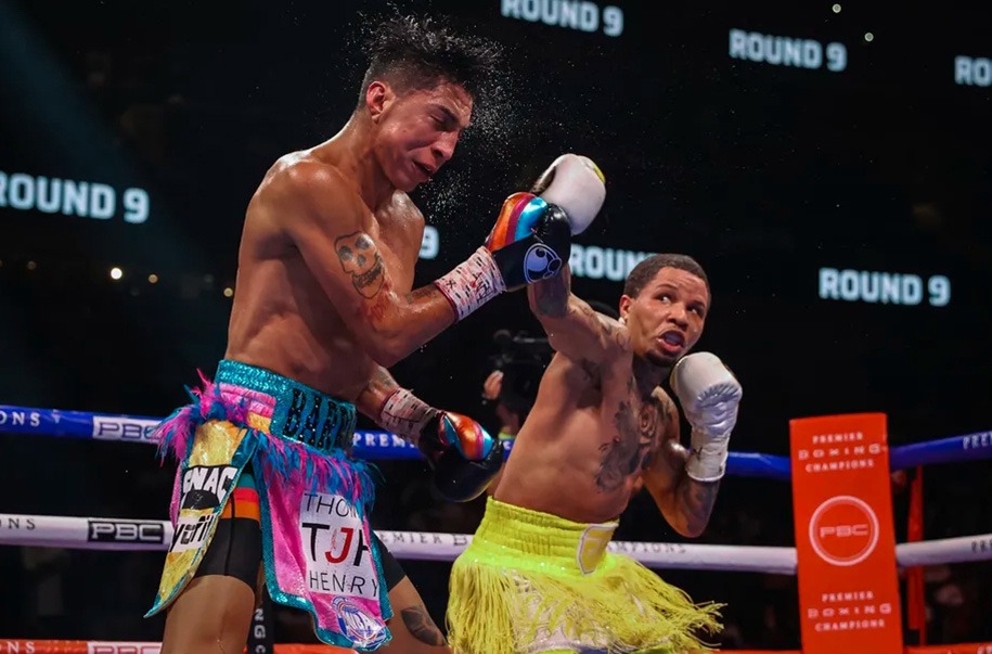 Gervonta Davis hạ knockout Mario Barrios, xuất sắc giành đai WBA Super Lightweight