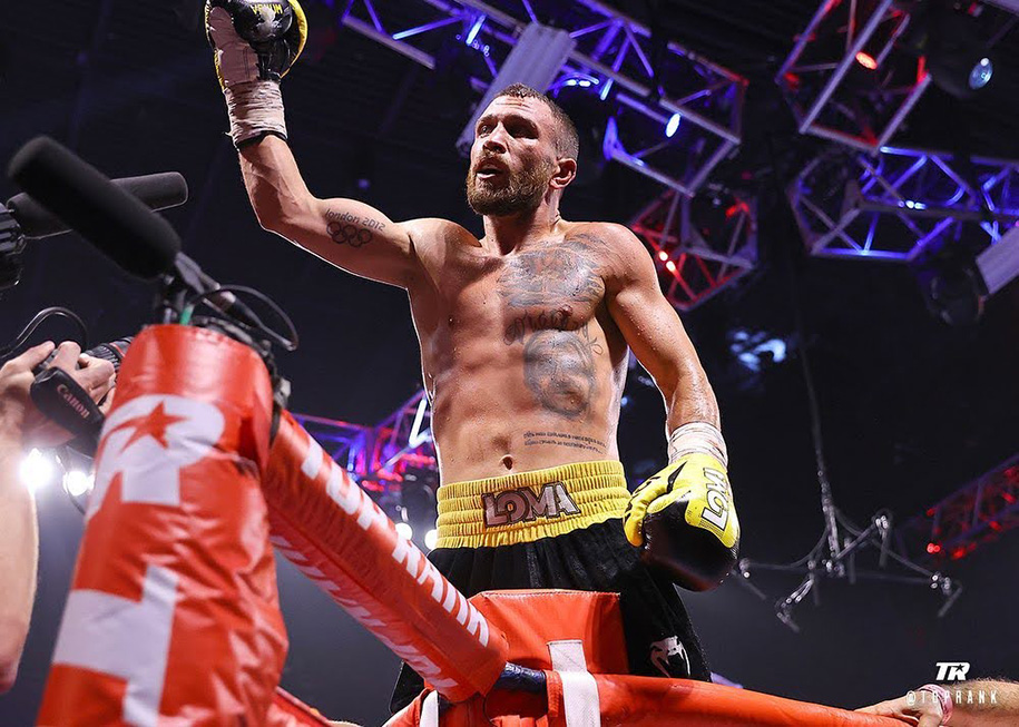 Vasyl Lomachenko trở lại, knockout Masayoshi Nakatani trong hiệp 9