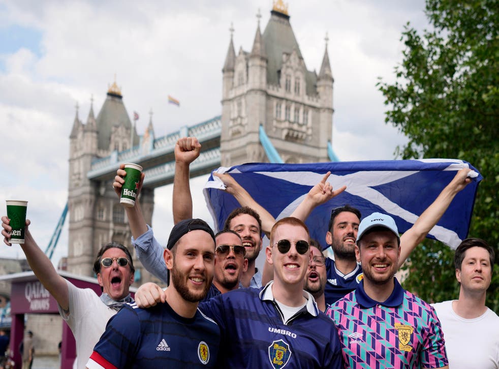 Scotland bùng phát hàng nghìn ca dương tính COVID-19 vì EURO 2021