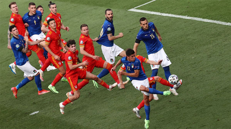 Italia có 4.830 cách đá phạt vào lưới đối thủ!