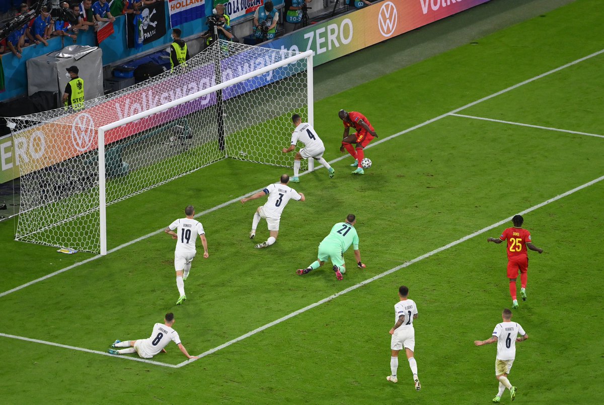 Lukaku bỏ lỡ khó tin sau đường chuyền siêu hạng của De Bruyne