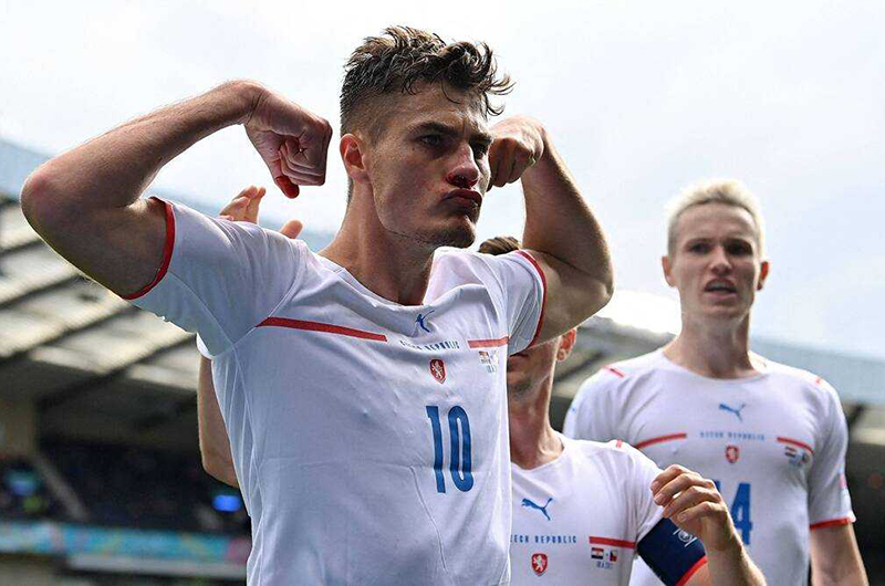 Patrik Schick trên đường đến kỷ lục của Milan Baros và sánh vai Ronaldo